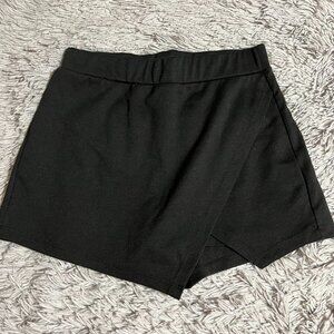 S black skort